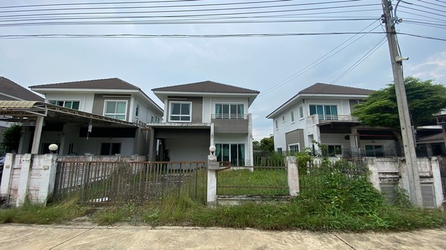   รายละเอียดเพิ่มเติม Code ID : PKK02-00070  ราคาขาย 3,500,000  บาท- ขนาดพื้นที่ :   56.40 ตร.ว.- พื้นที่ใช้สอย :   -- จำนวนห้อง :   3 ห้องนอน 2 ห้องน้ำ - ที่จอดรถ :   1    คัน- บ้านหันทางทิศ : - พิกัดทรัพย์ :  https://maps.app.goo.gl/YvZVxMfuTse5dnjN8    สถานที่ใกล้เคียง- ใกล้โรงพยาบาลสามพราน  - ใกล้ซีเจ ซูเปอร์มาร์เก็ต สาขาสามพราน - ใกล้ โลตัส โกเฟรช สามพราน - ใกล้ ไทยฟู้ดส์ เฟรซ มาร์เก็ต สาขาตลาดขุนแผน สอบถามเพิ่มเติม/นัดชมโทร. 097-419-5982(พลอย)โ