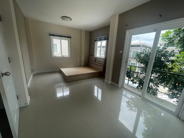 ขายบ้านเดี่ยวโครงการ วิวสวย  อำเภอไทรน้อย จังหวัดนนทบุรี PKK02-01243