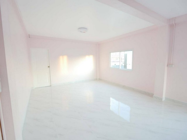 ตึกแถว 3 ชั้น ค้าขายได้ โซนสองพี่น้อง ใกล้ ตลาดวัดลุ่ม ผ่อนเดือนล่ะ 7000 บาท