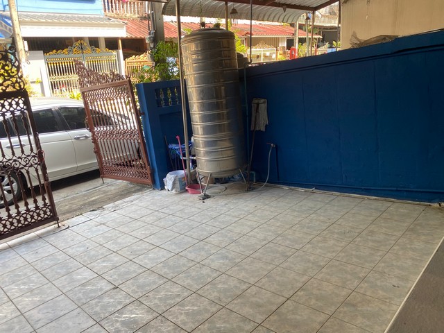 ขายทาวน์เฮ้าส์ 3ชั้น หมู่บ้านสินทวีแกรนด์ วิลเลจ พระราม 2 พื้นที่ 16.5 ตร.วา (3 นอน 3 น้ำ) เพียง 2.1 ลบ.