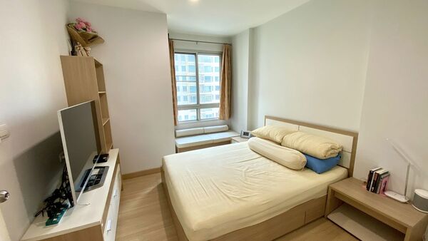  ขาย Centric Scene รัชวิภา ห้องพร้อมอยู่ สภาพดี private zone หน้าประตูไม่มีห้องฝั่งตรงข้าม ชั้น 12 อาคาร A ทำเลที่ตั้ง : 301 ถ. รัชดาภิเษก (ระหว่าง รัชดาภิเษก 41 และ 43) แขวงวงศ์สว่าง เขตบางซื่อ กรุงเทพมหานคร 10800Google map : https://maps.app.goo.gl/kdQX9ARmaqkVjpMq5 รายละเอียด :– ขนาด 40.52 ตารางเมตร– อาคาร A ชั้น 12 วิวสระว่ายน้ำ– ระเบียงทิศตะวันตกเฉียงเหนือ ไม่ร้อนเพราะได้เงาจากอาคารด้านข้างฝั่งทิศตะวันตก ** จุดเด่น **– ด้านหน