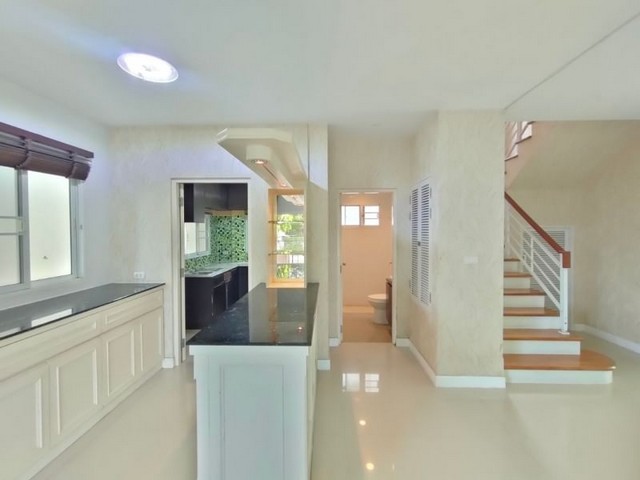 ขาย /ให้เช่า บ้านเดี่ยว 2 ชั้น หลังมุม ห่าง MRT บางพลู เพียง 5 นาที โครงการ  The Centro Rattanathibet : เดอะ เซนโทร รัตนาธิเบศร์