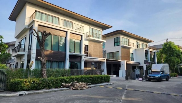 ให้เช่า บ้านเดี่ยว 3 ชั้นหรู ใหญ่ หมู่บ้าน ลุมพินี สวนหลวงร 9 ซอยเฉลิมพระเกียรติ 40/1 หนองบอน