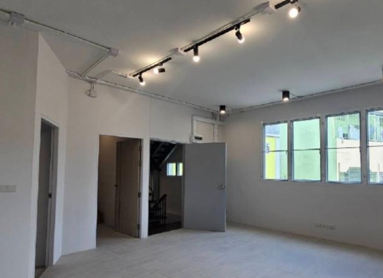 ให้เช่าอาคารสำนักงาน ติดสี่แยกลำสาลี รามคำแหง 91/1 สร้างใหม่ ใกล้ MRT