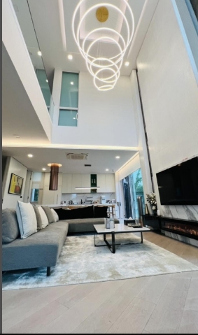 ขายบ้านเดี่ยว3ชั้น มีลิฟท์ วีเว่ เอกมัย รามอินทรา บึ่งกุ่ม เนื้อที่ 83 ตรว มี 4 ห้องนอน 5 ห้องน้ำ