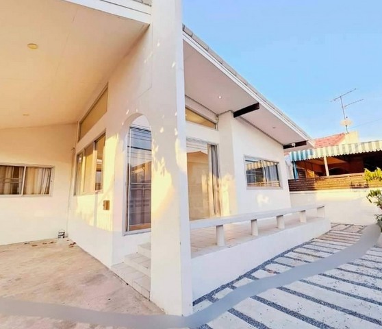 ให้เช่าบ้านเดี่ยวชั้นเดียว เนื้อที่ 56 ตรว ซอยเสนานิคม 1 ลาดพร้าว