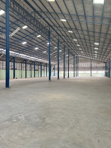 โรงงานให้เช่าให้เช่าโกดังอยู่อำเภอสามโคกจังหวัดปทุมธานีเนื้อที่หนึ่งไร่สองงานพื้นที่ใช้สอย 2,400 ตาราง