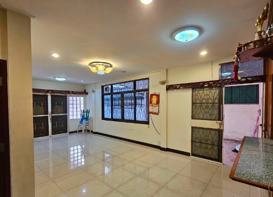 ให้เช่าบ้านเดี่ยว ใกล้BTS แบริ่ง บางนา เนื้อที่ 120 ตรว มี 4 ห้องนอน 3 ห้องน้ำ