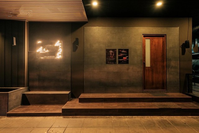  เซ้งบาร์บรรยากาศดี พร้อมอุปกรณ์ครบตกแต่งสไตล์คลาสิก ตั้งอยู่ในย่านธุรกิจใจกลางเมืองแถวสีลม ใกล้กับสถานีรถไฟฟ้า BTSช่องนนทรี เดินทางสะดวก