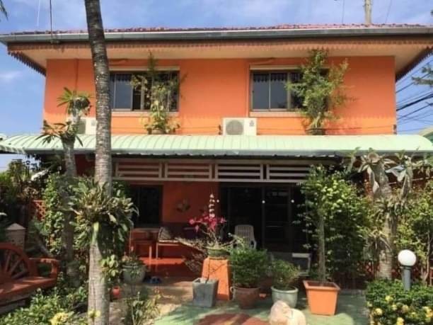 คุ้มมากกก ขายเพียง 2.45 ล้าน บ้านพร้อมที่ดิน 180 ตรว. ขัวมุง สารภี บ้าน 2 หลัง พร้อมเฟอร์นิเจอร์บางส่วน ติดถนน ค้าขายได้