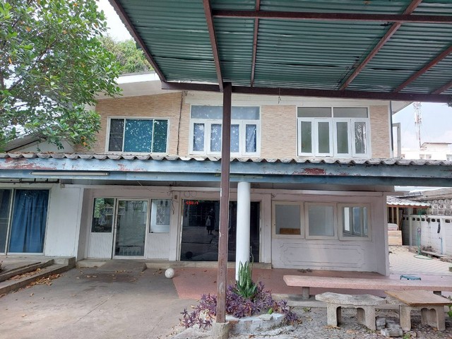 ให้เช่า บ้านเดี่ยว2ชั้น 102ตรว. มี4ห้องนอน 2ห้องน้ำ 1ห้องครัว 1ห้องโถง  ไม่มีแอร์/ไม่มี เฟอร์นิเจอร์ (บ้านเปล่า) – จอดรถได้หลายคัน-เหมาะทำธุรกิจกระจายสินค้า ขายของออนไลน์  ทำออฟฟิศ - อยู่ถนนลาดพร้าว87 สามารถเข้า-ออก ได้ 2 ทาง ถ.ประดิษฐ์มนูธรรม เลียบทางด่วนรามอินทรา ตรงข้ามห้างเซ็นทรัลอีสต์วิลล์ หรือเข้าทาง ลาดพร้าว87 ทะลุออกไปซอยโพธิ์แก้วได้ ใจกลางเมืองลาดพร้าว ให