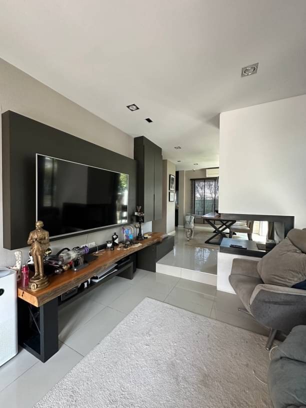 ติดถนนใหญ่ ใกล้พืชสวนโลก 12.9 ล้าน 76 ตรว. 6 นอน 6 น้ำ บ้านแฝด 2 ชั้น ทุบเชื่อมกัน มาลาดา โฮมแอนด์รีสอร์ท หนองควาย หางดง