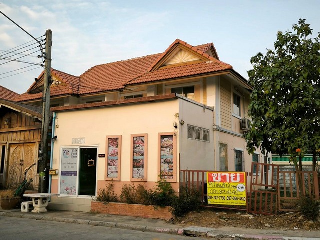 ZW317ขาย/เช่า บ้านแฝดหลังแรกของโครงการพฤกษา42 สมุทรสาคร  34.5ตรว. 2ชั้น พร้อมต่อเติม เคยเป็นสำนักงานบ้านตัวอย่างของโครงการทำเลดี ทางเข้าหมู่บ้านหน้าป้อมยาม ที่ตั้ง เลขที่52/10 หมู่บ้านพฤกษา42 ถ.เอกชัย ต.นาดี อ.เมือง จ.สมุทรสาคร รายการ -บ้านหัวมุม หลังแรก  ต่อเติม หลังบ้านติดคลอง-3 ห้องนอน, 2ห้องน้ำ, ห้องครัวต่อเติมใหม่ ,ห้องโถง และออฟฟิศเล็กอีก 2ห้อง - หลังบ้านต่อเติม- มีผ้