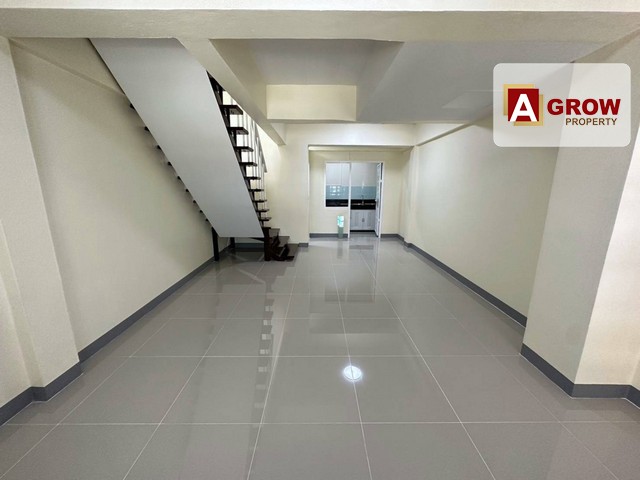 ฉัตรณรงค์ ถนนแพรกษา รีโนเวทใหม่พร้อมอยู่ ทำเลดีติดถนนแพรกษา