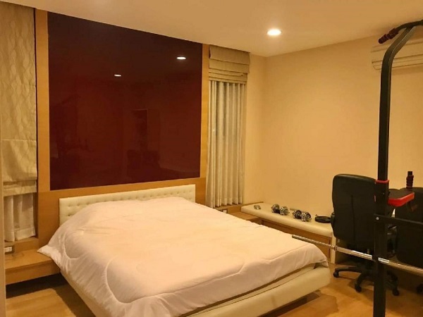 ขาย|ให้เช่าบ้านขนาด7ห้องนอน7ห้องน้ำเนื้อที่ไร่ครึ่งในสนามกลอฟ์วินด์มิลล์ถนนบางนา 152 ล้านให้เช่าเดือนละ 850,000 ประกัน 3 เดือนล่วงหน้า