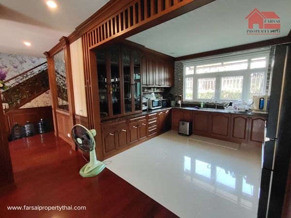 ขายบ้านคฤหาสน์ 2ชั้น สระว่ายน้ำ เนื้อที่ 200ตร.ว  5ห้องนอน 5ห้องน้ำ เฟอร์นิเจอร์ครบ ถนนเลียบทางด่วน ลาดพร้าว ราคาขาย 55 ล้านบาท