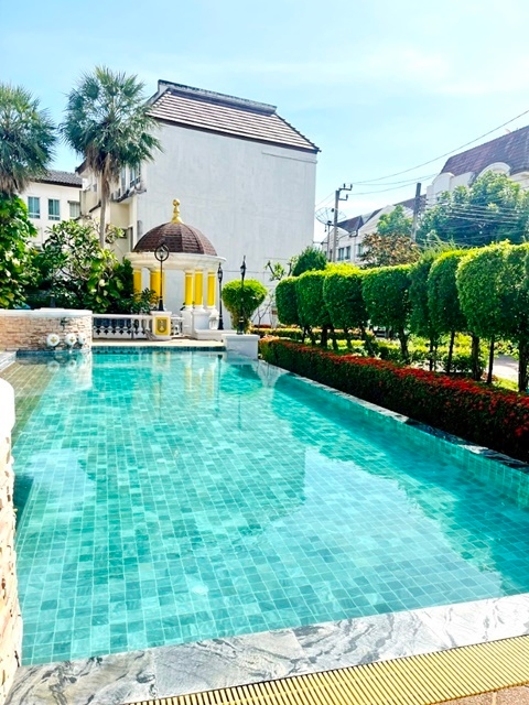 เกษตร-นวมินทร์ MRTรามอินทรา 83 บ้านกลางเมือง  ให้เช่าทาวน์โฮม 3ชั้น  22ตรว. 250ตรม. 3นอน 4น้ำ 2จอดรถ 3แอร์ ตลาดปัฐวิกรณ์ 