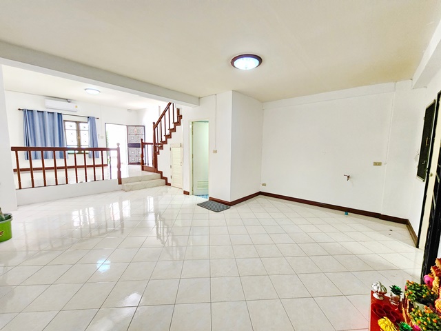 ตรงข้าม เซ็นทรัล แจ้งวัฒนะ 9-19 600ม ศูนย์ราชการ ให้เช่าโฮมออฟฟิศ 3 ชั้น 22ตรว. 250 ตรม.3นอน 3น้ำ  4แอร์ 2จอดรถ ตกแต่งพร้อมอยู่