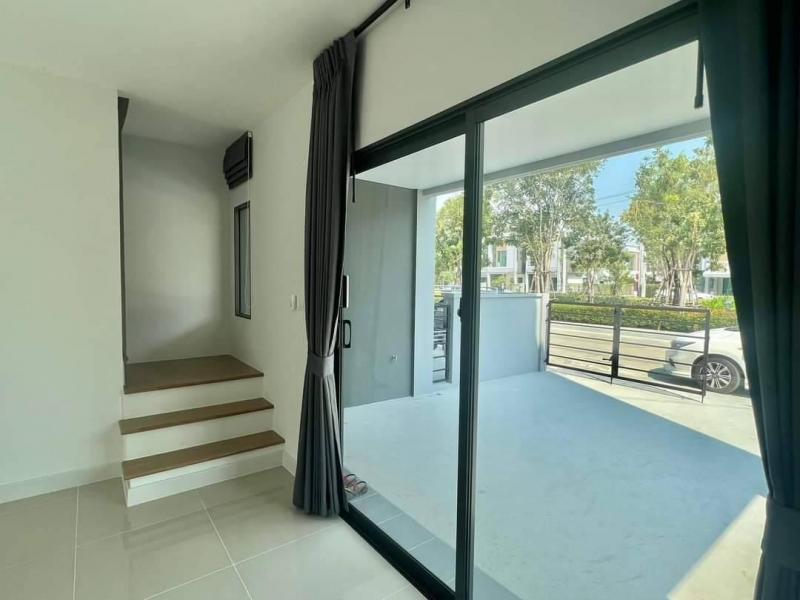 ให้เช่า บ้านแฝด 2ชั้น โครงการ พลีโน่ สุขุมวิท-บางนา 2 เนื้อที่ 37.80 ตารางวา พื้นที่ใช้สอย 132 ตารางเมตร 3 ห้องนอน 3 ห้องน้ำ บ้านใหม่