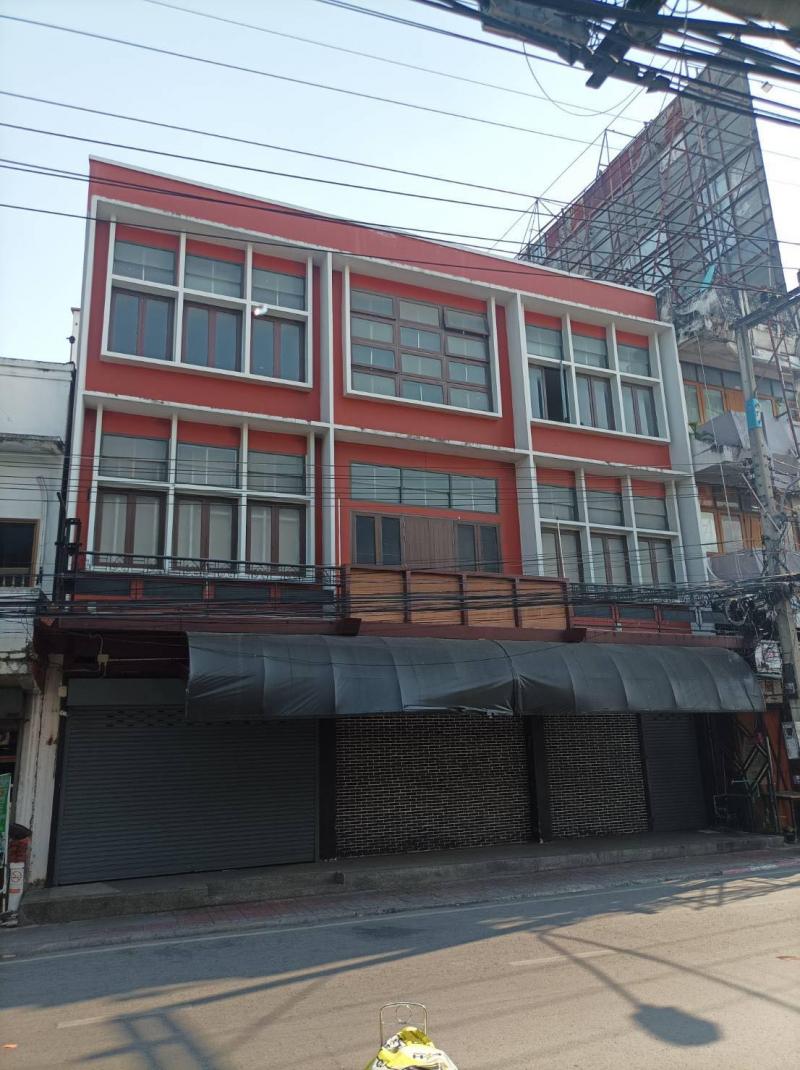 ขาย อาคารพาณิชย์ 3 คูหา 3 ชั้นครึ่ง กลางเมืองเชียงใหม่ LH-SC000372