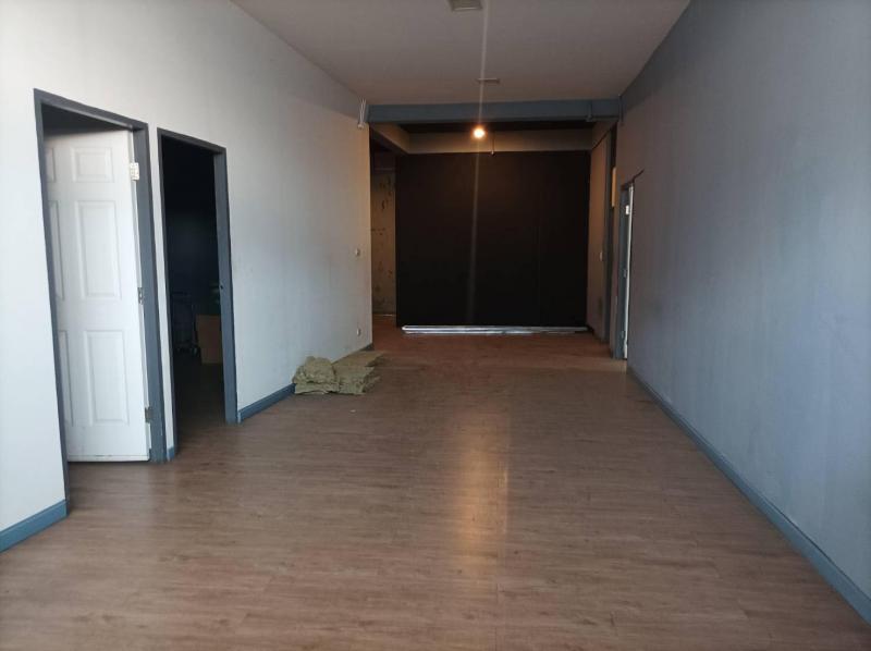 ขาย อาคารพาณิชย์ 3 คูหา 3 ชั้นครึ่ง กลางเมืองเชียงใหม่ LH-SC000372