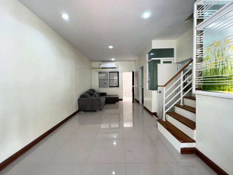 ให้เช่าทาวน์โฮม2ชั้นหมู่บ้านโกลเด้นทาวน์สุขาภิบาล5 หลังมุม ย่านสุขาภิบาล5 สายไหม วัชรพล