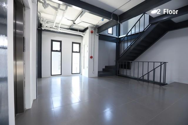 ให้เช่าโกดังพร้อมโฮมออฟฟิศ ย่านเลียบด่วน ลาดพร้าว ทาวน์อินทาวน์ ใกล้เลียบด่วนเอกมัย-รามอินทราราคาเช่า 190,000 บาท ( สัญญาขั้นต่ำ 3 ปี ประกัน 2 เดือน ล่วงหน้า 1 เดือน )ที่ตั้ง ถนนศรีวรา ซอยทาวน์อินทาวน์ 11 แขวงพลับพลา เขตวังทองหลาง กรุงเทพฯติดต่อ : คุณภัสพงณ์ 063-409-8164Line : deedaa23เหมาะสำหรับ ออฟฟิศที่ต้องการมีคลังสินค้า / ศูนย์กระจายสินค้า /ศูนย์คัดแยกสินค้า / บริษัท โลจิสติก / เค