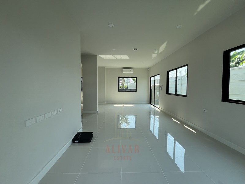 RH010524 ให้เช่าบ้านเดี่ยว 2 ชั้น หลังมุม Britannia Bangna-Suvarnabhumi Km.26