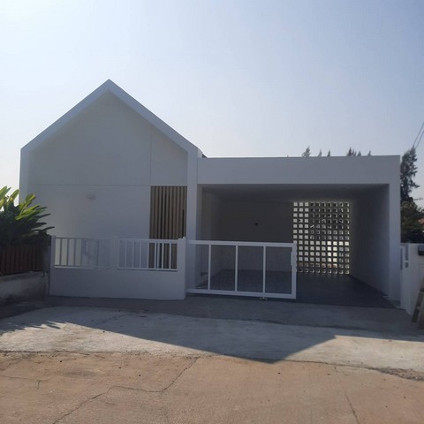 รายละเอียด บ้านไอดิน by TAY HOME - ราคา 2.69 ลบ.- ที่ตั้ง ต.ตลาดขวัญ อ.ดอยสะเก็ด- เนื่อที่64 ตรว. ใช้สอย130 ตรม.- 3ห้องนอน 2ห้องน้ำ 1ห้องครัว 1ห้องรับแขก 2 จอดรถ มีสวนกลางบ้าน- บ้านหันหน้าไปทางทิศเหนือ ลมพัดผ่านกลางบ้านทำให้บ้านโปร่งโล่งสาย- ถนนคอนกรีตกว้าง 6 เมตร- เป็นบ้านนอกโครงการ- ฟรีค่าใช้จ่ายวันโอน ไม่รวมค่าจดจำนอง- ของแถม แอร์1ตัว เครื่องทำน้ำอุ่น2เครื่อง เคาท์เตอร์ครัว แทง