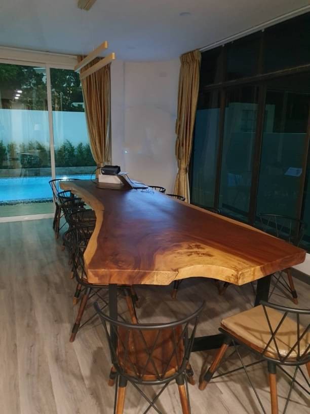 พูลวิลล่าติดถนน ให้เช่า 175,000 บาท/เดือน 300 ตรว. 5 นอน 7 น้ำ หนองป่าครั่ง อำเภอเมือง พูลวิลล่า 3 ชั้น ติดถนนซุปเปอร์ไฮเวย์เชียงใหม่ลำปาง