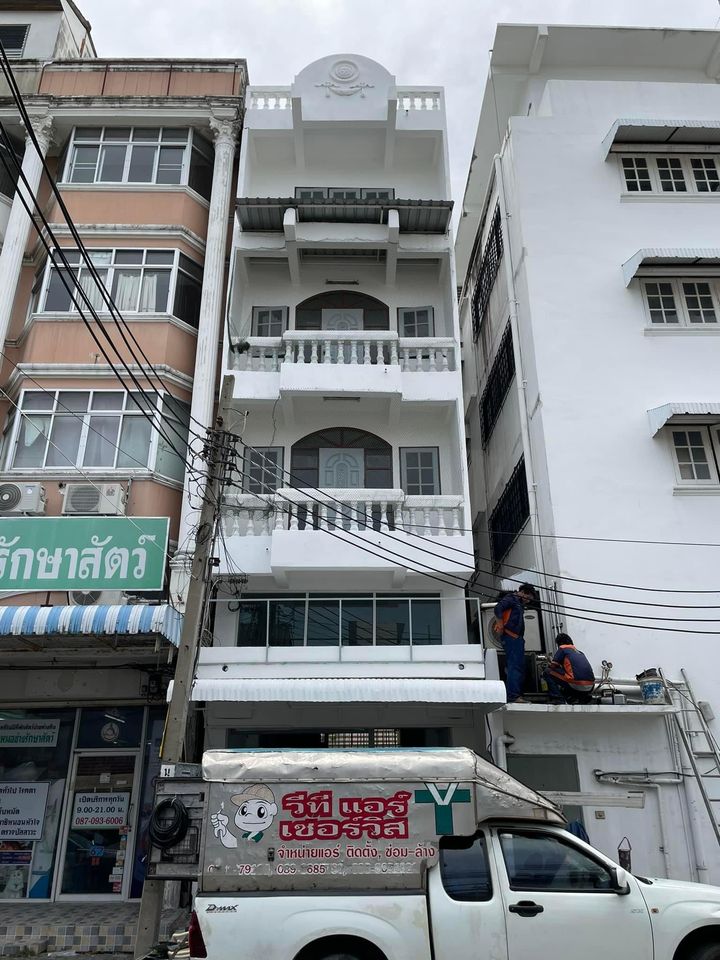 CH948 ให้เช่าอาคารพาณิชย์ 4 ชั้น ย่านประชาชื่น ให้เช่า อาคารพาณิชย์ 4ชั้นครึ่ง + ดาดฟ้า ทำใหม่ทั้งตึก พร้อมเข้าอยู่ แหล่งทำเลค้าขาย​  เหมาะสำหรับทำธุรกิจ, ร้านค้า, ร้านอาหาร, ร้านซักรีด, ร้านขายยา​ สนใจติดต่อ 094-569-5997 ชาญครับอาคารพาณิชย์ ขนาด 22 ตรว.4 ห้องน้ำ พื้นที่ใช้สอยกว้างขวาง 220 ตรม.ทำเลทอง ค้าขายดี เดินทางสะดวกติด ธ.ไทยพาณิชย์ ประชานิเวศน์12ตรงข้าม 7-1122,000.-/ เดือน คุ้มม