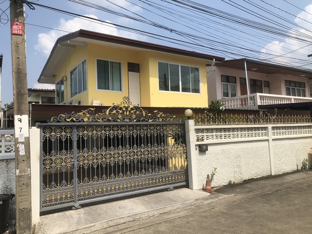 ให้เช่าบ้านเดี่ยว 2 ชั้น 50 ตรว. ซอยโชคชัย 4 สภาพดี เหมาะทำโฮมออฟฟิศ เดินทางสะดวก 