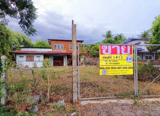 ZP095 ขายที่ดิน 1-0-1ไร่ พร้อมบ้าน2ชั้น ติดถนนทางหลวงชนบท อ.ทัพทัน จ.อุทัยธานีที่ตั้ง : ต.ตลุกคู่ อ.ทัพทัน จ.อุทัยธานีเนื้อที่ : 1-0-1ไร่ กว้าง : 30 เมตรลึก     : 54 เมตรสถานที่ใกล้เคียง-ที่ทำการกองทุนหมู่บ้านถนนใหม่ 210 เมตร-ที่ทำการบ้านผู้ใหญ่บ้าน 220 เมตร-โรงเรียนบ้านถนนใหม่ 290 เมตร-สถานีตำรวจภูธรตลุกดู่ 1.5 ก.ม-สำนักงานเทศบาลตำบลตลุกดู่ 1.5 ก.ม-โรงเรียนตลุกดู่วิทยาคม 1.6 ก.ม-วัดตลุกดู่ว