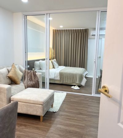 ติดต่อ หลิน 088 598 6998 Line ID: positive.agพิเศษ 1.7 ล้านบาท -ฟรีโอน-  รุคส์คอนโด    แต่งครบ ทั้งห้องคอนโดทำเลดีมาก น่าลงทุน ใกล้ รพ.สวนดอก, คณะแพทย์ มช, 500 เมตรเดินทางใกล้ ไม่ต้องใช้รถ .ขนาดห้อง 33.24 ตรม.กั้นห้องเป็นสัดส่วน แบ่งการใช้งาน 4 สัดส่วน 1 ห้องนอน 1 ห้องน้ำ1 ห้องนั่งเล่น 1 ห้องครัว*ชั้น 9 ห้องเสร็จพร้อมอยู่ .อุปกรณ์ครบครัน พร้อมเข้าอยู่ (ฟรี)แอร์ทีวี 43 นิ้วตู้เย็น 2 ประตูเครื่องซักผ้า 