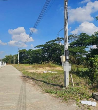 ติดต่อ หลิน 088 598 6998 Line ID: positive.agตร.ว.ละ 9,800 บาทที่ดิน สำหรับแบ่งทำบ้านขาย เนื้อที่ 2-0-41.2 ตร.ว. บ้านดอนแก้ว อ.สารภี ทำเล : หน้าการไฟฟ้า สารภี .ราคาขาย 8,241,800 บาทสามารถแบ่งได้เลย ทำถนนให้แล้ว แบ่งได้โดยไม่ต้องเสียพื้นที่ถนนกว้าง 7 เมตรถมดินให้แล้วไฟ้ฟ้าขยายเขต พร้อมไฟ 3เฟส และหม้อแปลงอยู่โซนเดียวกับจัดสรร หลายโครงการ .ติดต่อหลิน 088 598 6998 Line ID: positive.agเพิ่มเพื่อนไลน์อัตโนมัติ คลิก https://line.me