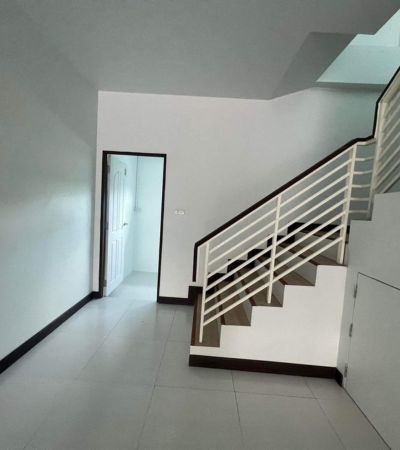 อาคารพาณิชย์ 3 ชั้น สร้างใหม่ คุ้มและถูกมาก เหมาะกับทำธุรกิจหรืออยู่อาศัย ทำเลทอง ติดถนน ซื้อเพื่อลงทุน หรือเก็งกำไรในอนาคต ก็ดีงามสุดๆ