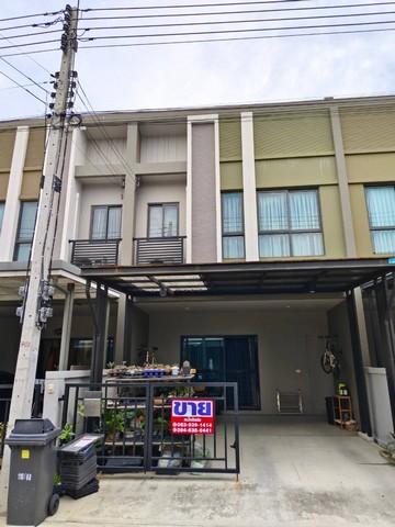 ขายทาวน์เฮ้าส์ 2 ชั้น #หมู่วีคอมพาวด์ติวานนท์(เจ้าของขายเอง)ราคาขาย : 2,650,000 บาทที่ตั้ง : ตำบล บางกะดี อำเภอเมืองปทุมธานี จ.ปทุมธานีรายละเอียด :- เนื้อที่ 17.7 ต.ร.ว.- 3 ห้องนอน- 2 ห้องน้ำ- 1 ห้องครัว- 2 ที่จอดรถสิ่งอำนวยความสะดวก :- ระบบรักษาความปลอดภัย- กล้องวงจรปิด- ศูนย์ออกกำลังกายขนาดใหญ่ห้างสรรพสินค้า- เดอะ ไนน์ เซ็นเตอร์ ติวานนท์ 1.2 กม.- โรบินสัน ศรีสมาน 8.5 กม.- ฟิวเจอร์ พาร์ค 