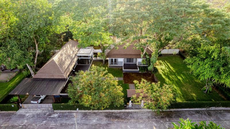 บ้านเดี่ยวเชียงใหม่ ในหมู่บ้านริมน้ำ หลังใหญ่ พื้นที่กว้าง ในเมืองเชียงใหม่ ร่มรื่น สงบ เดินทางสะดวก