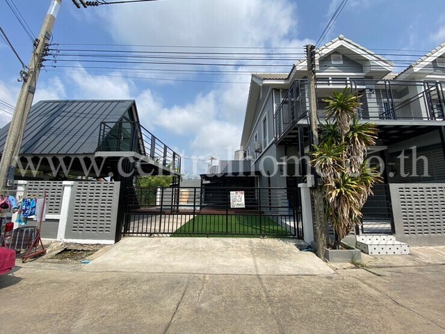 รหัสทรัพย์  5100ทาวน์เฮ้าส์ วิเศษสุขนคร เฟส 4 หลังริม มีสระว่ายน้ำที่ตั้ง : ถ.พระราม 2 ต.พันท้ายนรสิงห์ อ.เมืองสมุทรสาคร จ.สมุทรสาคร 74000รายละเอียดทรัพย์- ทาวน์เฮ้าส์ 2 ชั้น, ขนาดพื้นที่ 60.50 ตารางวา, พื้นที่ใช้สอย 112 ตารางเมตร- 3 ห้องนอน 2 ห้องน้ำ, 1 ห้องครัว, 1 ห้องรับแขก, 1 ห้องนั่งเล่น , 4 ที่จอดรถ- ต่อเติมโรงจอดรถ และต่อเติมบ้านหลักเล็ก 1 หลัง- มีสระว่ายน้ำส่วนตัวภายในบ้าน  - ชั้น