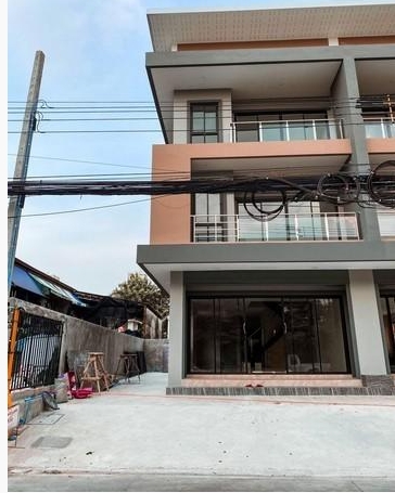 ให้เช่าทาวน์โฮม 3 ชั้น สี่แยกรามอินทรา 19 บางเขน เนื้อที่ 42 ตารางวา 