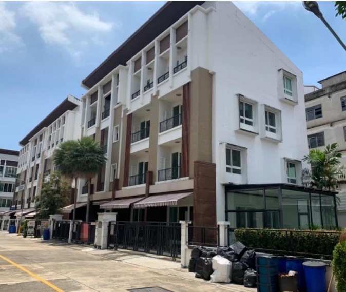 ให้เช่าโฮมออฟฟิศ4ชั้น 3คูหา  บิสทาวน์ พระราม3 สุขสวัสดิ์ พื้นที่ 680 ตรม.