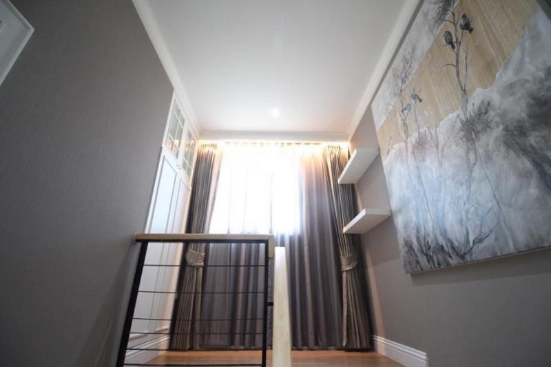 เช่าบ้านหรู  ตกแต่งหรูหรา  พร้อมสวนบ่อปลาคราฟ   ใกล้ Chocolate Ville พร้อมเฟอร์นิเจอร์หรู