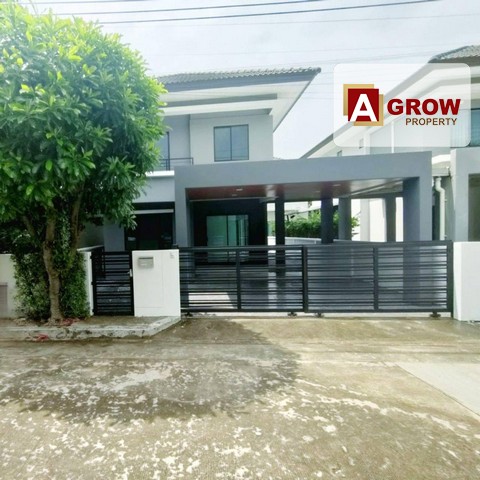 อารียา โคโม่ วงแหวน-รามอินทรา รีโนเวทพร้อมอยู่ ต้นโครงการที่ตั้ง : แขวงบางชัน เขตคลองสามวา กรุงเทพมหานคร รหัสทรัพย์ : AGH00192ราคาขาย : 4,390,000 บาท *ฟรีโอน*รายละเอียด:ประเภท : บ้านแฝดจำนวนชั้น : 2เนื้อที่ : 39.7 ตรว.ห้องนอน : 3ห้องน้ำ : 3ห้องอื่น : 1ห้องครัวจอดรถ : 1-2จุดเด่น: บ้านรีโนเวทใหม่ทั้งหลังพร้อมอยู่ ปูกระเบื้องใหม่ทั้งหลัง เปลี่ยนสุขภัณฑ์ใหม่ทั้งหมด ต่อเติมห้องครัวใหม่ ปู