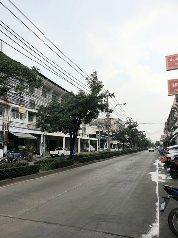 ขาย/เช่า อาคารพาณิช 4 ชั้น พื้นที่ 25 ตร.วา  แฮปปี้แลนด์ ลาดพร้าว บางกะปิ  ใกล้สถานีรถไฟฟ้าสายสีเหลือง  ZB045