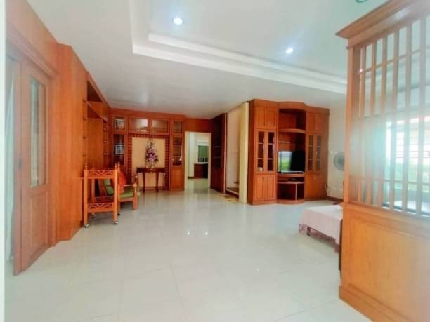 ให้เช่า 35,000 บาท/เดือน 134 ตรว. 5 นอน 3 น้ำ บ้านหลังใหญ่ พร้อมสระส่วนตัว โซนหางดง พร้อมเฟอร์นิเจอร์ครบ พร้อมเข้าอยู่ได้เลย