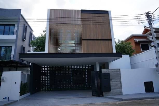 พูลวิลล่าให้เช่า 150,000 บาท/เดือน พูลวิลล่าสร้างใหม่ โซนเจ็ดยอด อำเภอเมือง พร้อมด้วยเฟอร์นิเจอร์บิ้วอินครบครัน