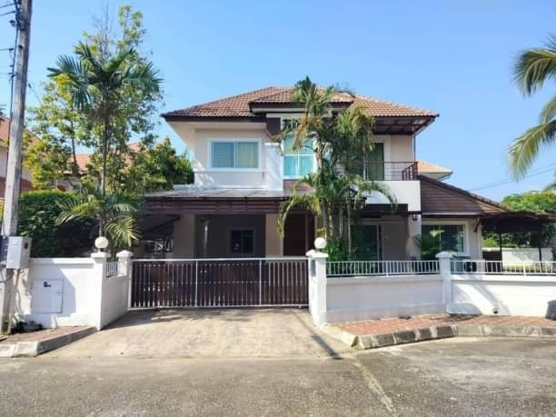 โซนหางดง ใกล้กาดฝรั่ง ขาย 5.5 ล้าน 86 ตรว. บ้านเดี่ยว 2 ชั้น บ้านสวยหลังมุม ในโครงการ สวย กว้างขวาง เงียบสงบ ปลอดภัย ใกล้นานาชาติลานนา