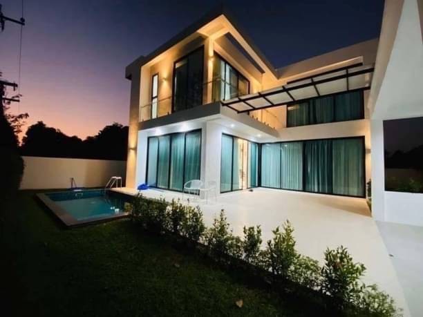 ขายพร้อมผู้เช่า 9.8 ล้าน พูลวิลล่าหรู 2 ชั้น 100 ตรว. 4 นอน 5 น้ำ สันผักหวาน หางดง​ สไตล์โมเดิร์น