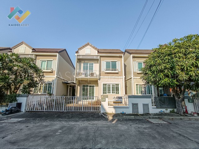 รหัสทรัพย์ : 99114ทาวน์โฮม เดอะ วิลเลจ กาญจนาภิเษก - ราชพฤกษ์ ที่ตั้ง : ถนนบางกรวย-ไทรน้อย ตำบลไทรน้อย อำเภอไทรน้อย จังหวัดนนทบุรี 11150รายละเอียดทรัพย์- ทาวน์โฮม สไตล์ American Cottage ผนังไม่ติดกันสักหลัง- เนื้อที่ 30 ตารางวา- พื้นที่ใช้สอย 141 ตารางเมตร- มี 4 ห้องนอน 2 ห้องน้ำ แอร์ 2 น้ำอุ่น  ปั๊มน้ำ- 1 ห้องรับแขก 1 ห้องครัว- จอดรถในบ้านได้ 2 คันแผนที่ : https://maps.app.goo.gl/Luds71wFM86meduo6ราคาขาย 2,500,000 บาท  **ซื้