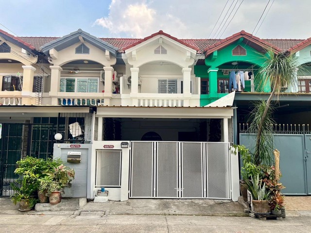 บ้านมือสองตกแต่งใหม่ ม.เกษราวิลล์ บางกรวย-ไทรน้อย ทาวน์เฮ้าส์ 2 ชั้น เนื้อที่ 16 ตร.ว. ฟังก์ชัน 2 ห้องนอน 2 ห้องน้ำ 1 ที่จอดรถ พร้อมเข้าอยู่ เดินทางสะดวก เข้า-ออกได้หลายเส้นทาง ทั้ง ถ.ราชพฤกษ์ และ ถ.ติวานนท์ ใกล้ทางด่วน   ศรีรัช   และรถไฟฟ้า   สถานีแยกติวานนท์  หมู่บ้านเกษราวิลล์ทาวน์เฮ้าสวยคุ้มค่า โซนบางกรวย ไม่ถึง 2 ล้านทาวน์เฮ้า 2 ชั้น รีโนเวท #พร้อมอยู่ #หมู่บ้านเกษร